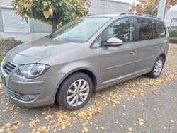 Grau Gebraucht 2010 VW Touran Van / Kleinbus | 4.987 € (Fairer Preis)