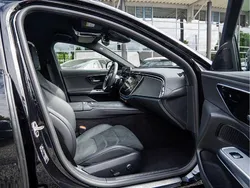 Schwarz / obsidianschwarz (metallic) Gebraucht 2024 Mercedes E200 AMG Kombi | 47.845 € (Fairer Preis)