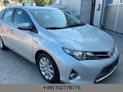 Silber Gebraucht 2014 Toyota Auris Hybrid Executive Kombi | 10.888 € (Fairer Preis)