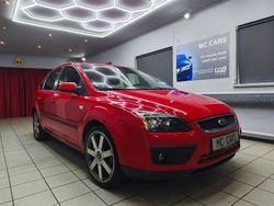 Rot Gebraucht 2005 Ford Focus Sport Limousine | 2.500 € (Fairer Preis)