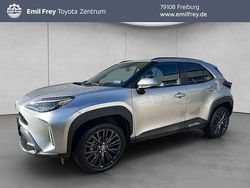 Shimmering silver metallic Gebraucht 2023 Toyota Yaris Hybrid Advance SUV | 26.990 € (Fairer Preis)