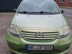 Grün Gebraucht 2004 Citroën C3 Comfort Kleinwagen | 3.950 € (Etwas zu teuer)