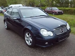 Smaragdschwarz metalliclack Gebraucht 2006 Mercedes C200 Coupé | 3.100 € (Fairer Preis)