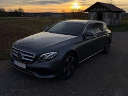 Grau Gebraucht 2017 Mercedes E220 Avantgarde Limousine | 23.900 € (Fairer Preis)