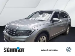 Pyritsilber metallic Gebraucht 2024 VW Tiguan Allspace Life SUV | 33.489 € (Superpreis)