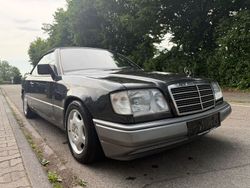 Schwarz Gebraucht 1994 Mercedes E200 Cabrio | 11.999 €