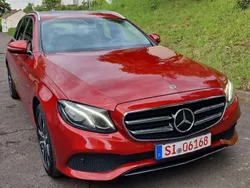 Hyazinthrot metalliclack Gebraucht 2020 Mercedes E300 Avantgarde Kombi | 23.600 € (Guter Preis)