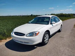 Weiß Gebraucht 2002 Ford Taurus SE Limousine | 3.850 €