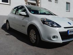 Schwarz Gebraucht 2009 Renault Clio II Campus Limousine | 3.111 € (Etwas zu teuer)