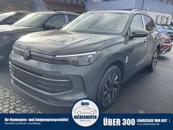 Cipressinogrün metallic Neu 2025 VW Tiguan Life SUV | 37.995 € (Superpreis)