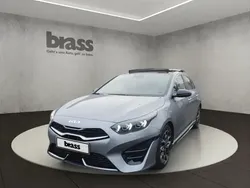 Lunarsilber met. Gebraucht 2023 Kia Ceed 4 Limousine | 26.480 € (Etwas zu teuer)