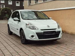 Weiß Gebraucht 2013 Renault Clio IV Collection Kleinwagen | 3.600 €