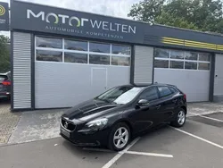 Onyx black / metallic Gebraucht 2018 Volvo V40 Kinetic Kombi | 13.500 € (Fairer Preis)