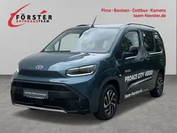 Libeccio blue metallic Gebraucht 2024 Toyota Proace Verso Basis Kombi | 33.540 € (Etwas zu teuer)