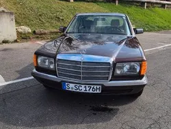 Braun Gebraucht 1984 Mercedes E280 Limousine | 4.500 €