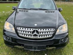 Schwarz Gebraucht 2005 Mercedes ML350 SUV | 5.000 € (Superpreis)