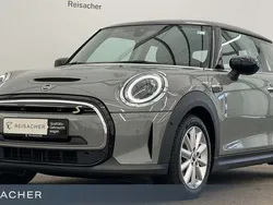 Moonwalk grey metallic Gebraucht 2022 Mini Cooper SE Classic Kleinwagen | 18.440 € (Fairer Preis)