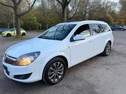 Weiß Gebraucht 2010 Opel Astra Kombi | 1.900 € (Superpreis)