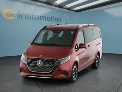 Rot Gebraucht 2024 Mercedes V300 Van / Kleinbus | 72.449 € (Teuer)