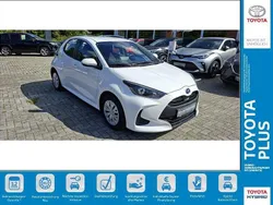Weiß Gebraucht 2022 Toyota Yaris Hybrid Business Edition Kleinwagen | 16.990 € (Guter Preis)