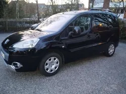 Schwarz Gebraucht 2009 Peugeot Partner Tepee Outdoor Van / Kleinbus | 2.700 € (Fairer Preis)