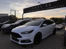 Weiß Gebraucht 2018 Ford Focus ST Limousine | 16.700 € (Superpreis)