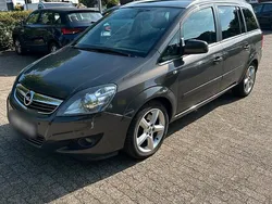 Grau Gebraucht 2013 Opel Zafira Van / Kleinbus | 2.700 € (Fairer Preis)