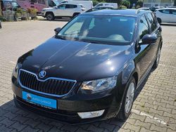 Schwarz Gebraucht 2016 Skoda Octavia Ambition Kombi | 12.900 € (Fairer Preis)