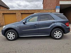 Grau Gebraucht 2010 Mercedes ML350 SUV | 7.799 € (Teuer)