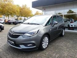 Grau Gebraucht 2016 Opel Zafira Active Van / Kleinbus | 12.600 € (Fairer Preis)
