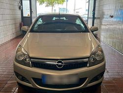 Grau Gebraucht 2006 Opel Astra Cabriolet Cosmo Cabrio | 3.499 € (Fairer Preis)