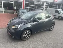 Dark grey Gebraucht 2020 Toyota Aygo X-play Kleinwagen | 10.300 € (Fairer Preis)