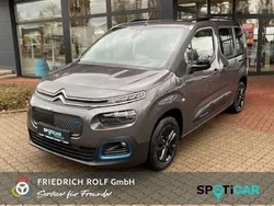 Platinium grau (metallic) Gebraucht 2023 Citroën e-Berlingo Shine Van / Kleinbus | 26.000 € (Fairer Preis)