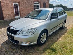 Silber Gebraucht 2010 Skoda Octavia Classic Kombi | 4.490 € (Etwas zu teuer)