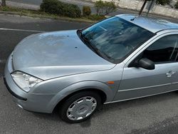 Grau Gebraucht 2002 Ford Mondeo Limousine | 1.400 €