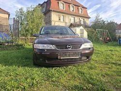 Rot Gebraucht 2002 Opel Vectra Limousine | 800 € (Superpreis)