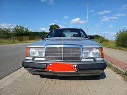 Silber Gebraucht 1988 Mercedes 230 Coupé | 9.499 €