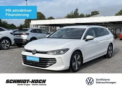 Weiß Gebraucht 2024 VW Passat Elegance Limousine | 38.490 € (Fairer Preis)