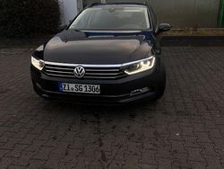 Schwarz Gebraucht 2016 VW Passat Comfortline Kombi | 9.900 € (Fairer Preis)