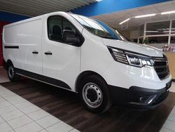 Weiß Gebraucht 2022 Renault Trafic Komfort Van / Kleinbus | 20.490 € (Superpreis)