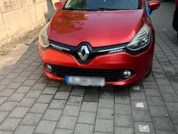 Rot Gebraucht 2014 Renault Clio IV Kleinwagen | 8.400 €
