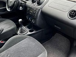 Blau Gebraucht 2005 Ford Fiesta Kombi | 1.700 €