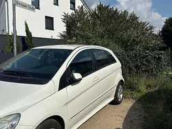 Weiß Gebraucht 2009 Mercedes B200 Van / Kleinbus | 6.200 € (Fairer Preis)