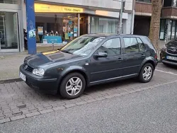 Grau Gebraucht 2001 VW Golf IV Basis Limousine | 2.200 € (Fairer Preis)