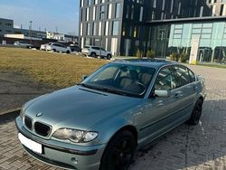 Grün Gebraucht 2009 BMW 320 Limousine | 3.200 €