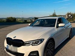 Weiß Gebraucht 2020 BMW 330e M Sport Limousine | 29.900 € (Etwas zu teuer)
