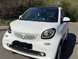 Weiß Gebraucht 2016 Smart ForTwo Coupé Basis Kleinwagen | 9.500 € (Etwas zu teuer)