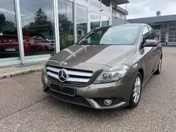 Grau Gebraucht 2013 Mercedes B200 Van / Kleinbus | 9.999 € (Fairer Preis)