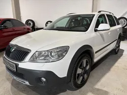 Weiß Gebraucht 2013 Skoda Octavia Scout 4x4 Kombi | 8.900 € (Guter Preis)