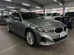 Grau Gebraucht 2023 BMW 320 Kombi | 28.950 € (Guter Preis)